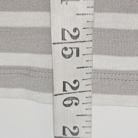 Christian Siriano Top Womens Large Gray White Stripe Roll Tab Casual Stretch L - Picture 8 of 9